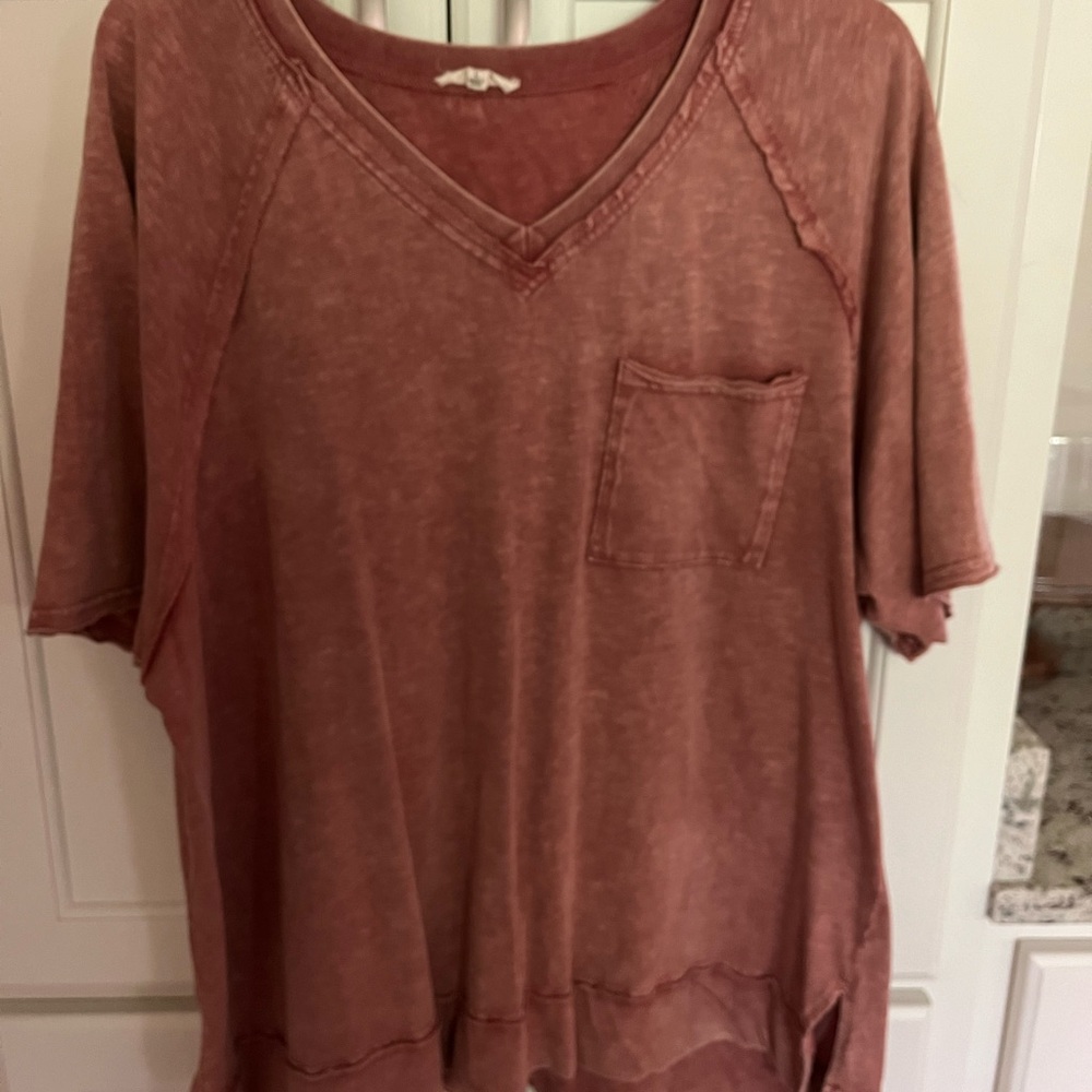easel Washed V-Neck Pocket Tee in Dusty Rose size L